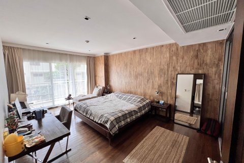 Condominio de 4 dormitorios en Khlong Toei, Bangkok, Tailandia № 79326 - foto 17