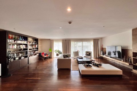 Condominio de 4 dormitorios en Khlong Toei, Bangkok, Tailandia № 79326 - foto 3