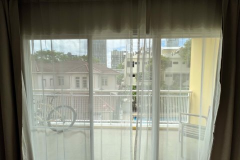 Condominio de 4 dormitorios en Khlong Toei, Bangkok, Tailandia № 79326 - foto 18