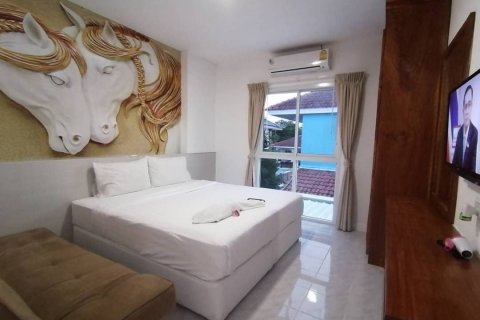 Casa de 7 dormitorios en Pattaya, Tailandia № 142096 - foto 15