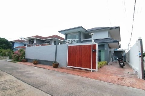 Casa de 7 dormitorios en Pattaya, Tailandia № 142096 - foto 2