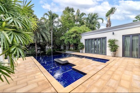 Casa de 6 dormitorios en Pattaya, Tailandia № 79166 - foto 14