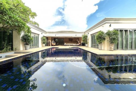 Casa de 6 dormitorios en Pattaya, Tailandia № 79166 - foto 15