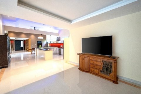 Casa de 6 dormitorios en Pattaya, Tailandia № 79166 - foto 19