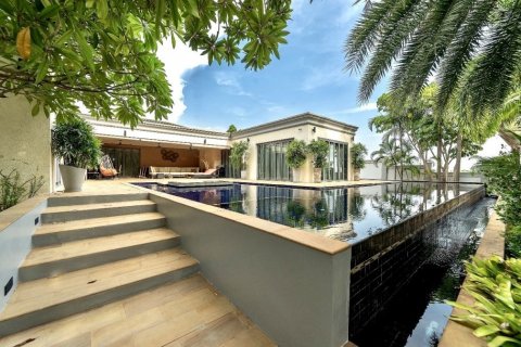 Casa de 6 dormitorios en Pattaya, Tailandia № 79166 - foto 16
