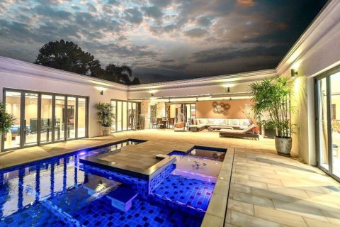 Casa de 6 dormitorios en Pattaya, Tailandia № 79166 - foto 12
