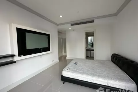 Condominio de 3 dormitorios en Watthana, Bangkok, Tailandia № 123999 - foto 11