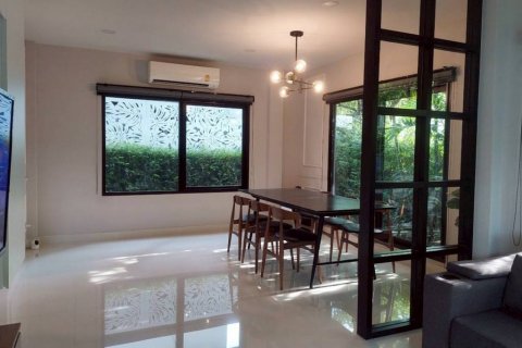 Casa de 4 dormitorios en Prawet, Bangkok, Tailandia № 132728 - foto 2