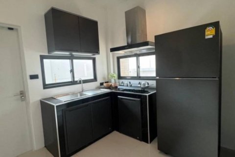 Casa de 4 dormitorios en Samut Prakan, Tailandia № 132729 - foto 5