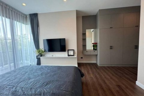 Casa de 4 dormitorios en Samut Prakan, Tailandia № 132729 - foto 6