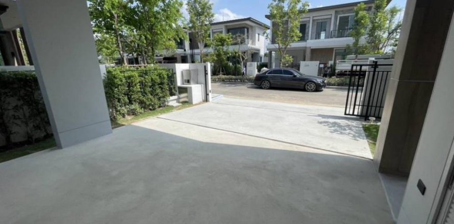 Casa de 4 dormitorios en Samut Prakan, Tailandia № 132729