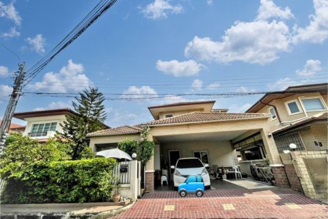 Casa de 3 dormitorios en Pak Kret, Tailandia № 124759
