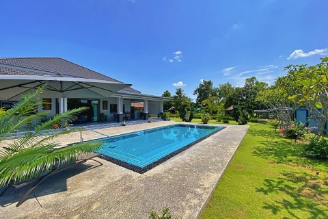 Casa de 4 dormitorios en Hua Hin, Tailandia № 125141