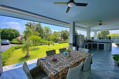 Casa de 4 dormitorios en Hua Hin, Tailandia № 125141 - foto 9