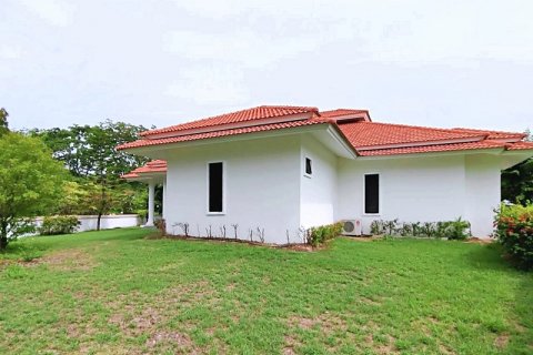 Casa de 3 dormitorios en Hua Hin, Tailandia № 125138 - foto 13