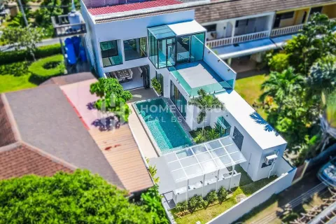 Casa de 3 dormitorios en Nai Harn Beach, Tailandia № 131850 - foto 23