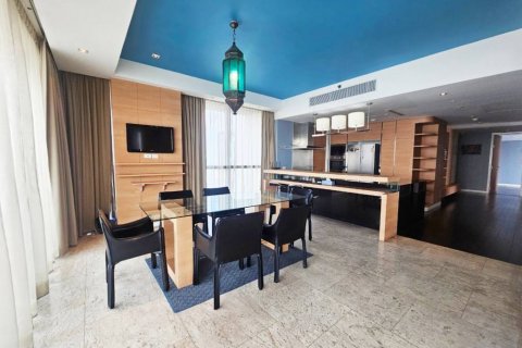 Condo in Bangkok, Thailand, 3 bedrooms № 119641 - photo 3