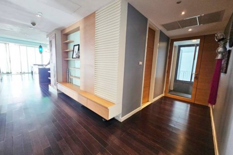 Condo in Bangkok, Thailand, 3 bedrooms № 119641 - photo 4