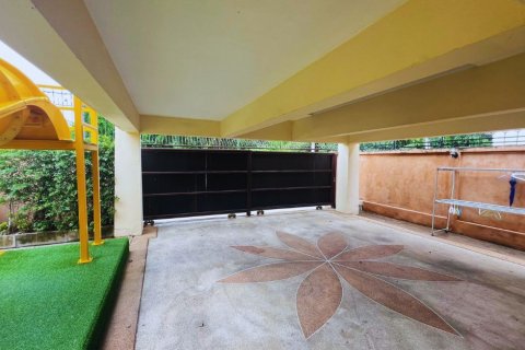 Chalet de 3 dormitorios en Pattaya, Tailandia № 101658 - foto 18