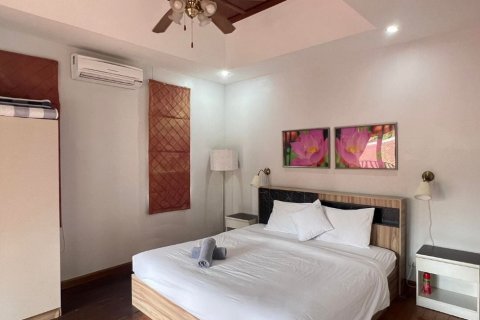 Chalet de 3 dormitorios en Pattaya, Tailandia № 101658 - foto 13