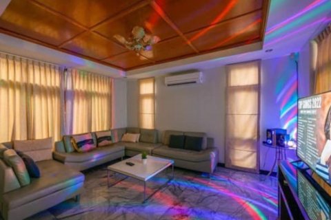 Chalet de 3 dormitorios en Pattaya, Tailandia № 101658 - foto 10