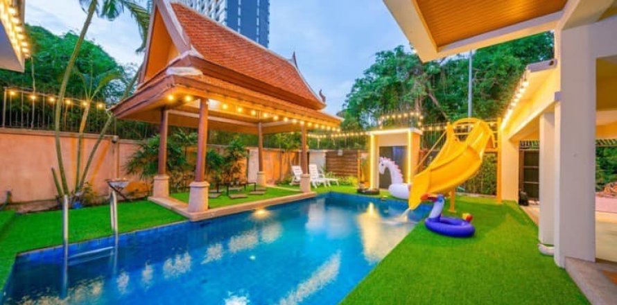Chalet de 3 dormitorios en Pattaya, Tailandia № 101658