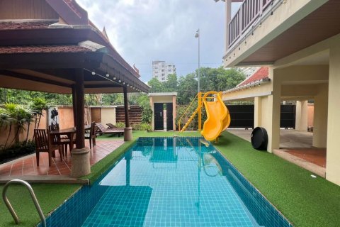Chalet de 3 dormitorios en Pattaya, Tailandia № 101658 - foto 4
