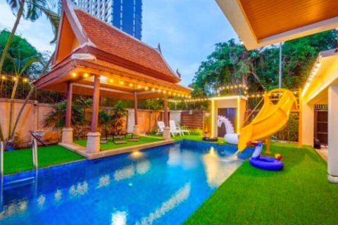 Chalet de 3 dormitorios en Pattaya, Tailandia № 101658 - foto 3