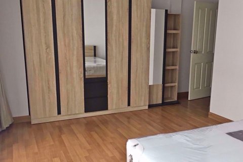Casa de 3 dormitorios en Huai Khwang, Bangkok, Tailandia № 100892 - foto 8