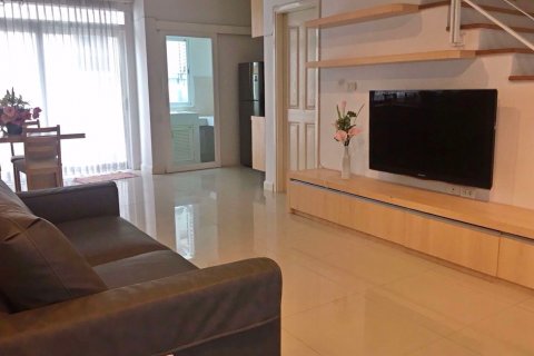 Casa de 3 dormitorios en Huai Khwang, Bangkok, Tailandia № 100892 - foto 2