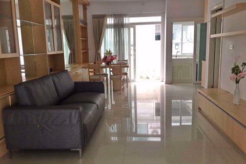 Casa de 3 dormitorios en Huai Khwang, Bangkok, Tailandia № 100892 - foto 3
