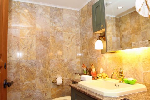 Condominio de 4 dormitorios en Khlong Toei, Bangkok, Tailandia № 76394 - foto 9