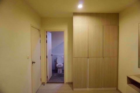 Condominio de 2 dormitorios en Chom Thong, Bangkok, Tailandia № 76388 - foto 7