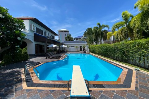 Casa de 6 dormitorios en Hua Hin, Tailandia № 125084 - foto 3