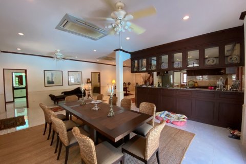 Casa de 6 dormitorios en Hua Hin, Tailandia № 125084 - foto 11