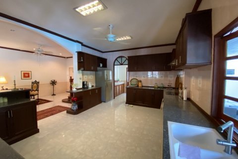 Casa de 6 dormitorios en Hua Hin, Tailandia № 125084 - foto 13