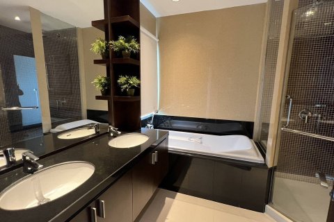 Condo in Pathum Wan, Bangkok, Thailand, 3 bedrooms № 123891 - photo 5