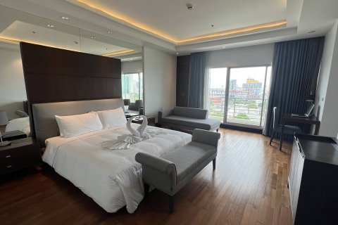 Condo in Pathum Wan, Bangkok, Thailand, 3 bedrooms № 123891 - photo 9