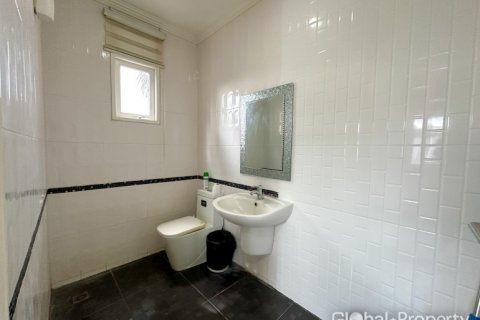 Casa de 4 dormitorios en Pattaya, Tailandia № 119573 - foto 12