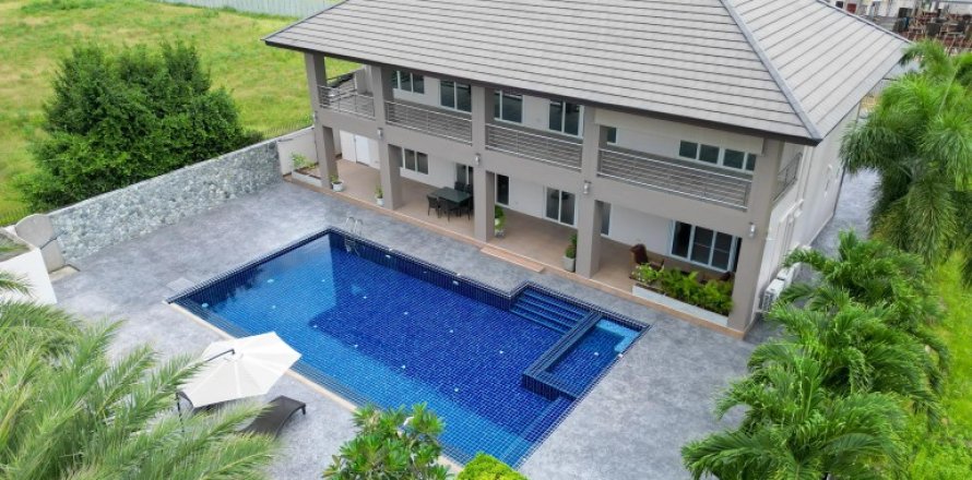 Casa de 4 dormitorios en Pattaya, Tailandia № 119573