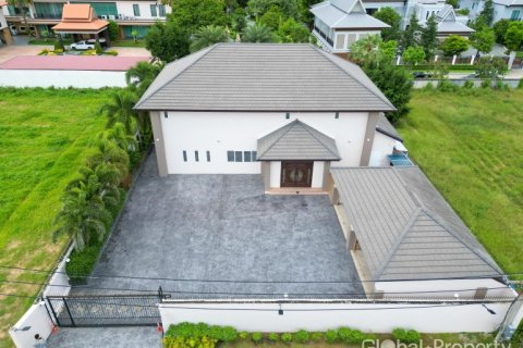 Casa de 4 dormitorios en Pattaya, Tailandia № 119573 - foto 6