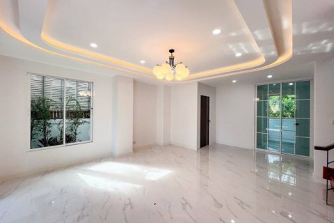 Casa de 4 dormitorios en Phuket, Tailandia № 119578 - foto 5