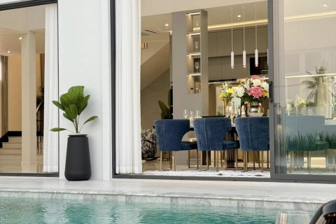 Chalet de 6 dormitorios en Bang Lamung, Tailandia № 123945 - foto 3