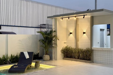 Chalet de 6 dormitorios en Bang Lamung, Tailandia № 123945 - foto 15