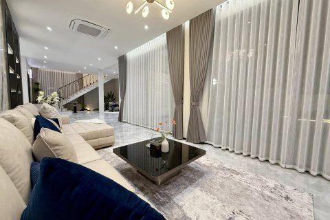 Chalet de 6 dormitorios en Bang Lamung, Tailandia № 123945 - foto 6