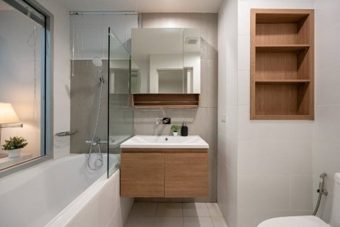 Condominio de 2 dormitorios en Khlong Toei, Bangkok, Tailandia № 123947 - foto 12