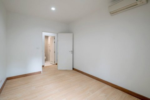 Condominio de 2 dormitorios en Khlong Toei, Bangkok, Tailandia № 123947 - foto 17