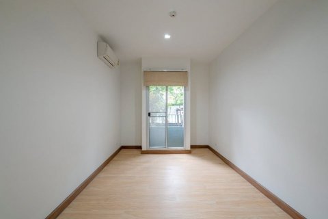 Condominio de 2 dormitorios en Khlong Toei, Bangkok, Tailandia № 123947 - foto 4