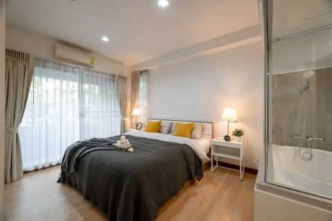 Condominio de 2 dormitorios en Khlong Toei, Bangkok, Tailandia № 123947 - foto 14