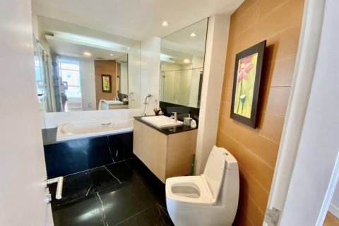 Condominio de 2 dormitorios en Sathon, Bangkok, Tailandia № 123944 - foto 4